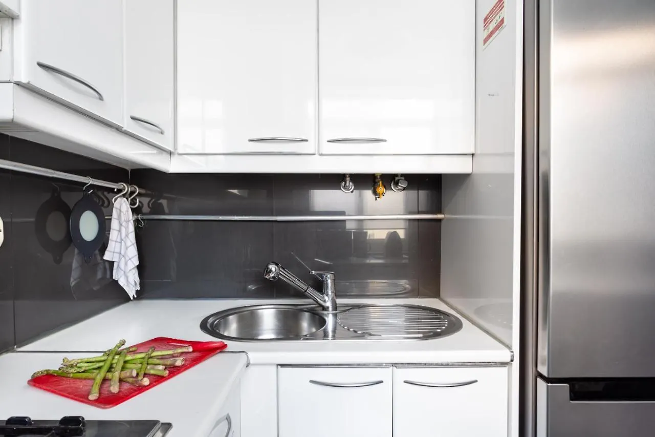 Апартаменты Joivy Bold And Colourful 1-Bed Flat At The Heart Of Chiado, Nearby Carmo Convent Лиссабон