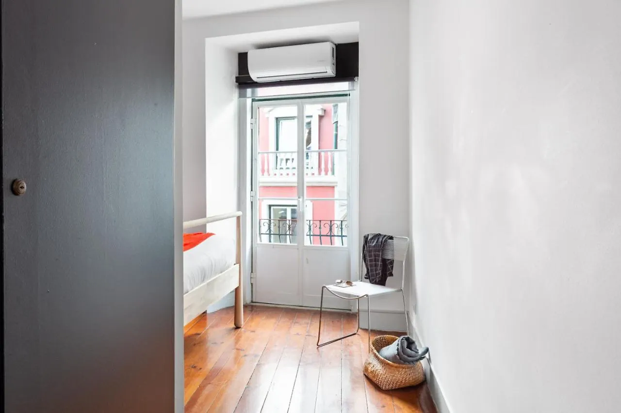 Апартаменты Joivy Bold And Colourful 1-Bed Flat At The Heart Of Chiado, Nearby Carmo Convent Лиссабон