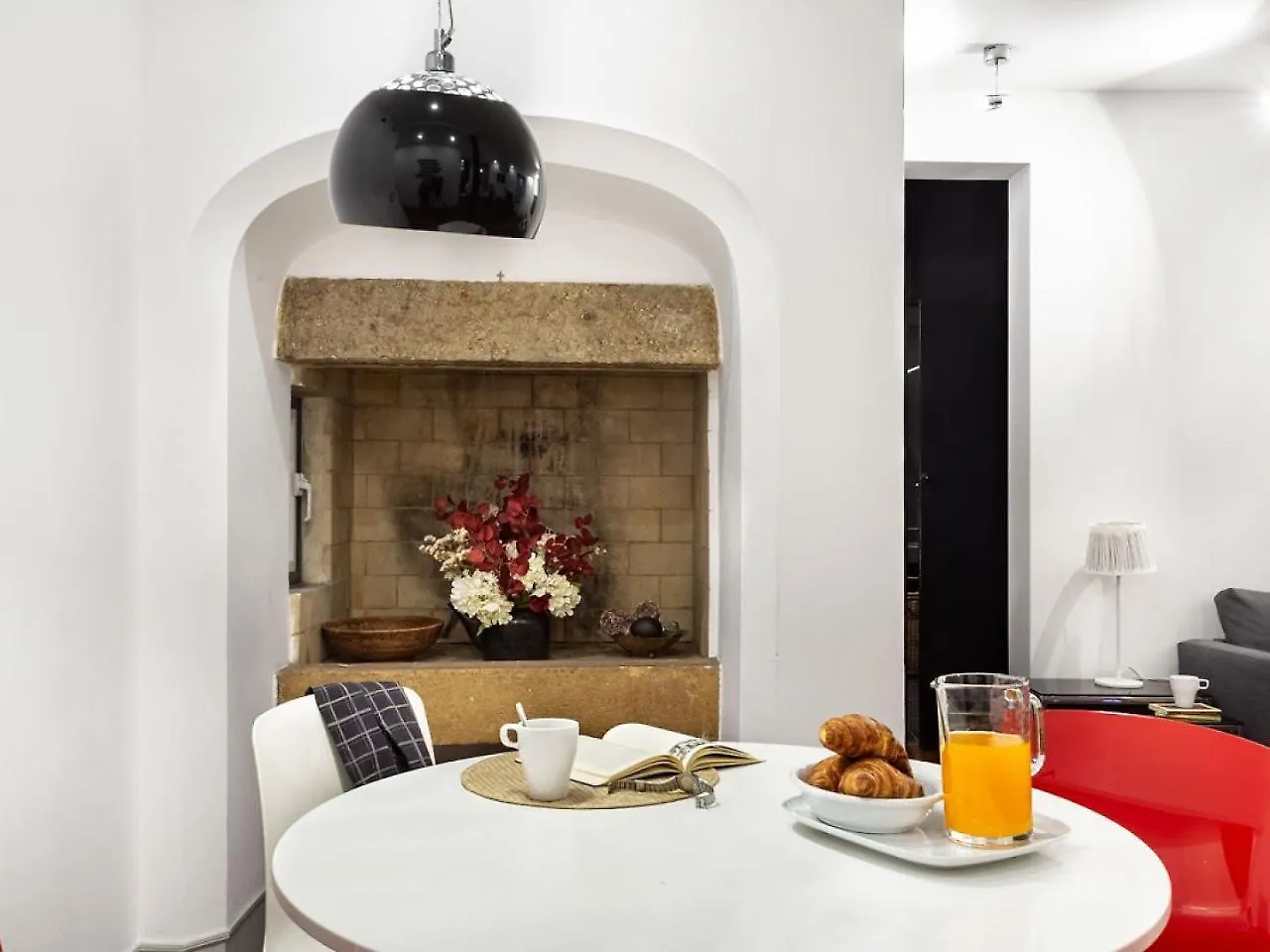 Joivy Bold And Colourful 1-Bed Flat At The Heart Of Chiado, Nearby Carmo Convent Διαμέρισμα Lisboa 0*,  Πορτογαλία