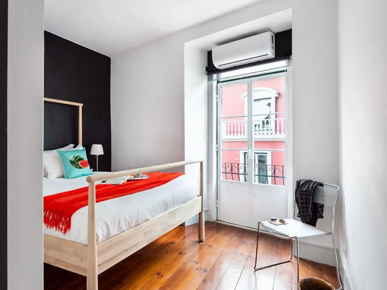 Joivy Bold And Colourful 1-Bed Flat At The Heart Of Chiado, Nearby Carmo Convent Διαμέρισμα Lisboa Πορτογαλία