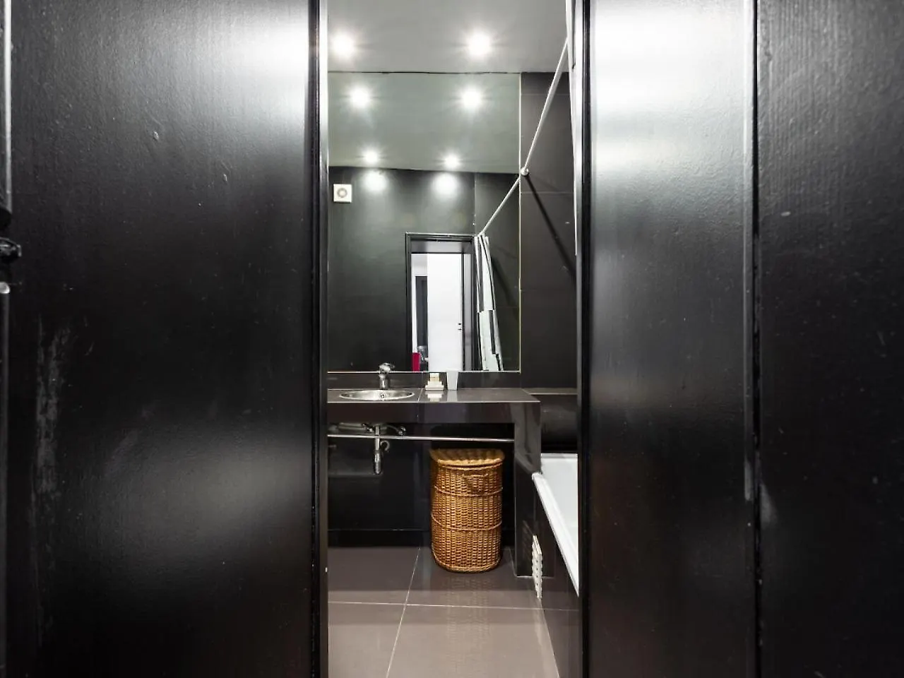Joivy Bold And Colourful 1-Bed Flat At The Heart Of Chiado, Nearby Carmo Convent Διαμέρισμα Lisboa