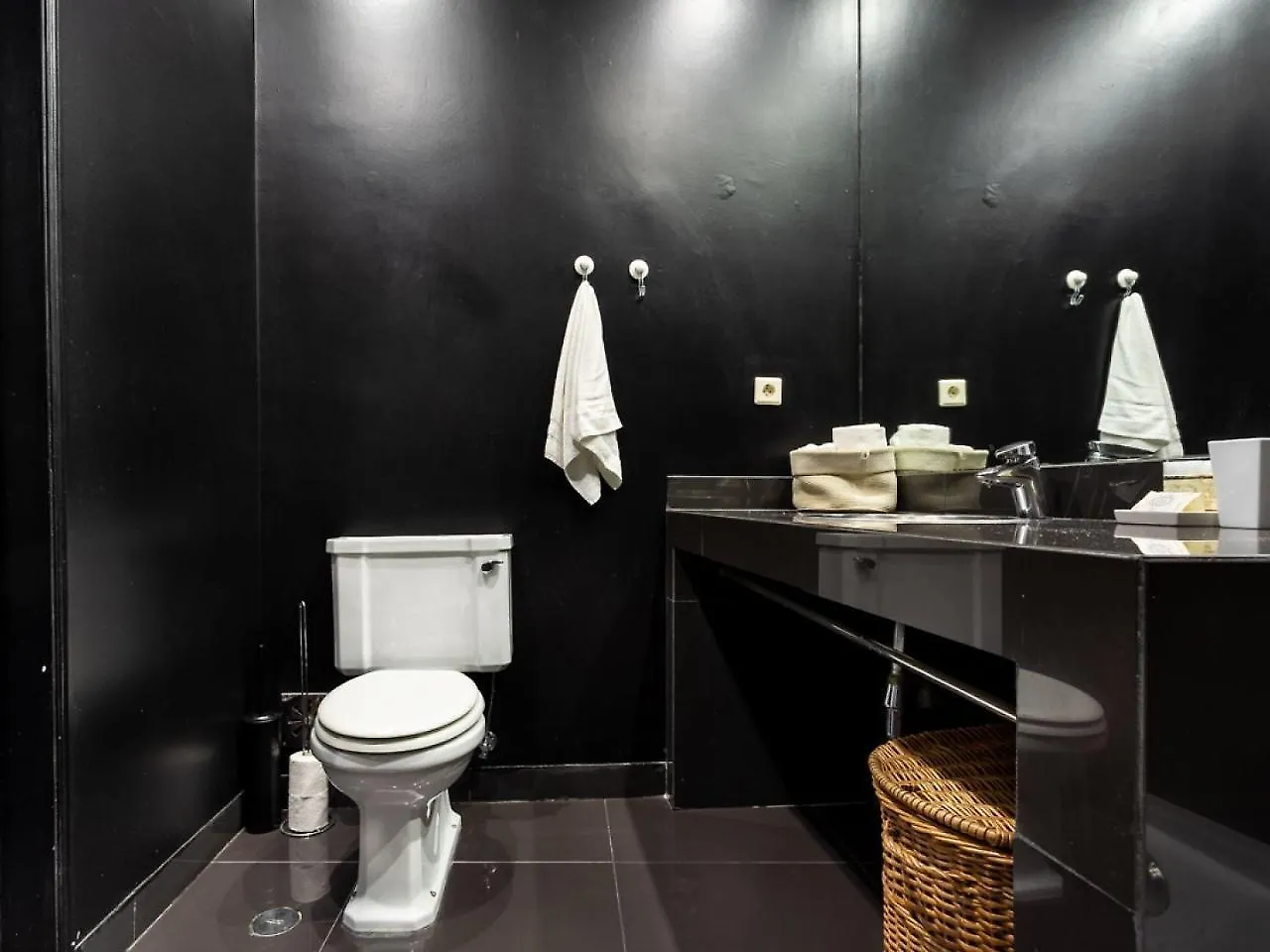 Joivy Bold And Colourful 1-Bed Flat At The Heart Of Chiado, Nearby Carmo Convent Διαμέρισμα Lisboa 0*,